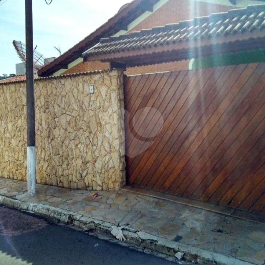 Casa à venda com 3 quartos no Centro, Vinhedo, SP