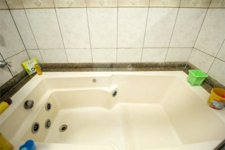 Casa à venda com 5 quartos, sendo 3 suítes, em Vila Paulicéia, São Paulo, SP