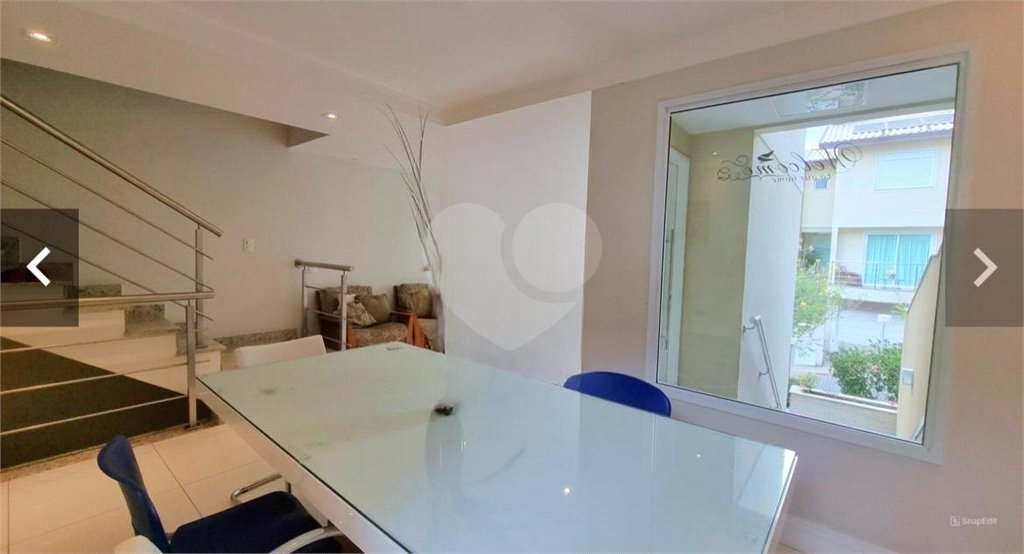 Casa à venda com 3 quartos, sendo 2 suítes, no condomínio Floradas da Serra, São Paulo - SP