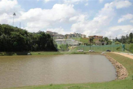 Casa à venda com 3 quartos, sendo 1 suíte, no condomínio Residencial Delle Stelle, Louveira - SP