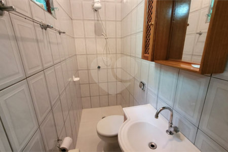 Casa à venda com 4 quartos, sendo 1 suíte, em Parque Maria Domitila, São Paulo, SP