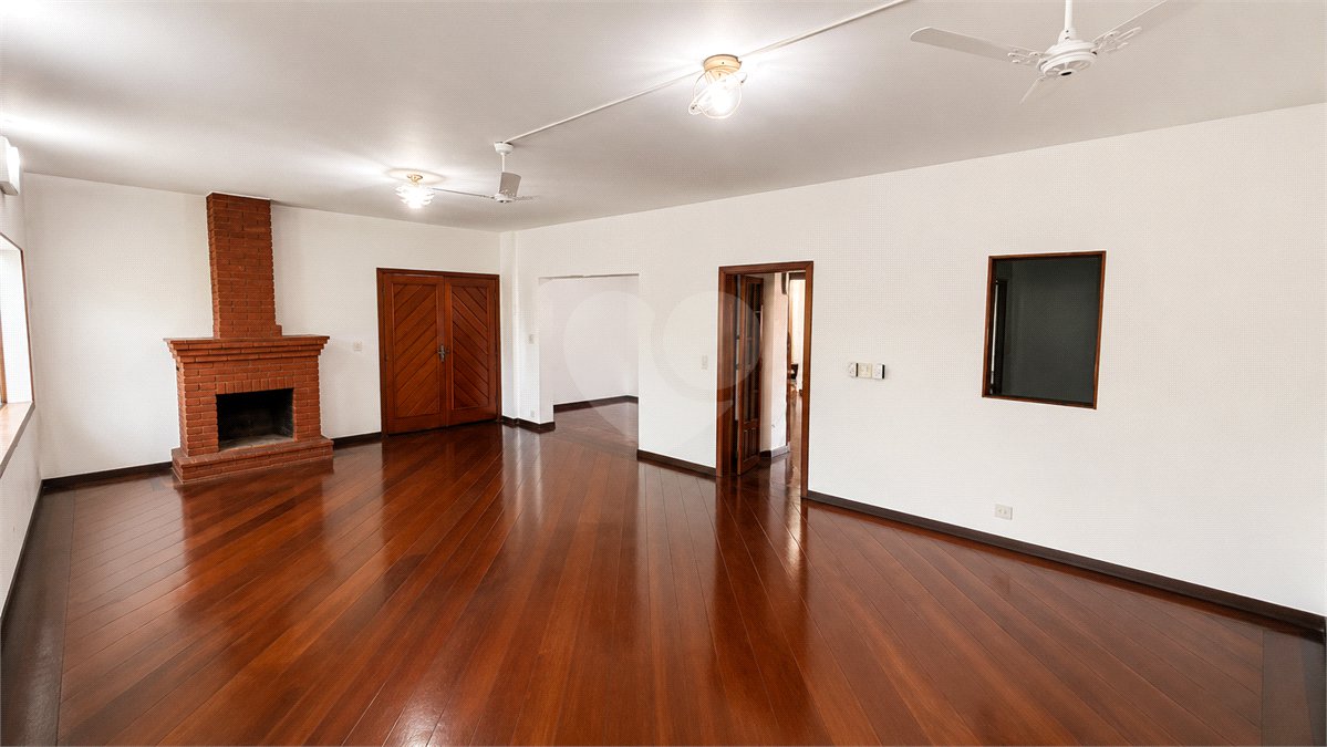 Sobrado à venda com 4 quartos, sendo 2 suítes, em Vila Pires, Santo André, SP