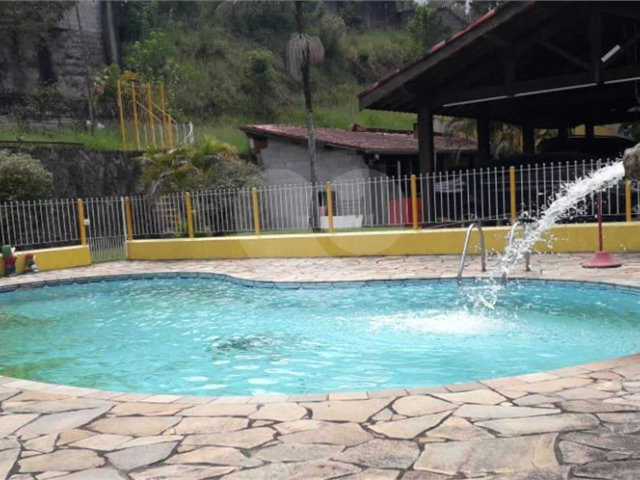 Casa à venda com 4 quartos, sendo 2 suítes,  no condomínio Gleba II, Mairiporã - SP