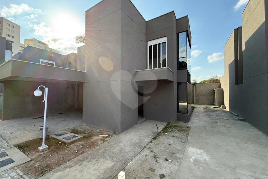 Casa à venda com 3 suítes no condomínio Residencial Floresta, São Paulo - SP