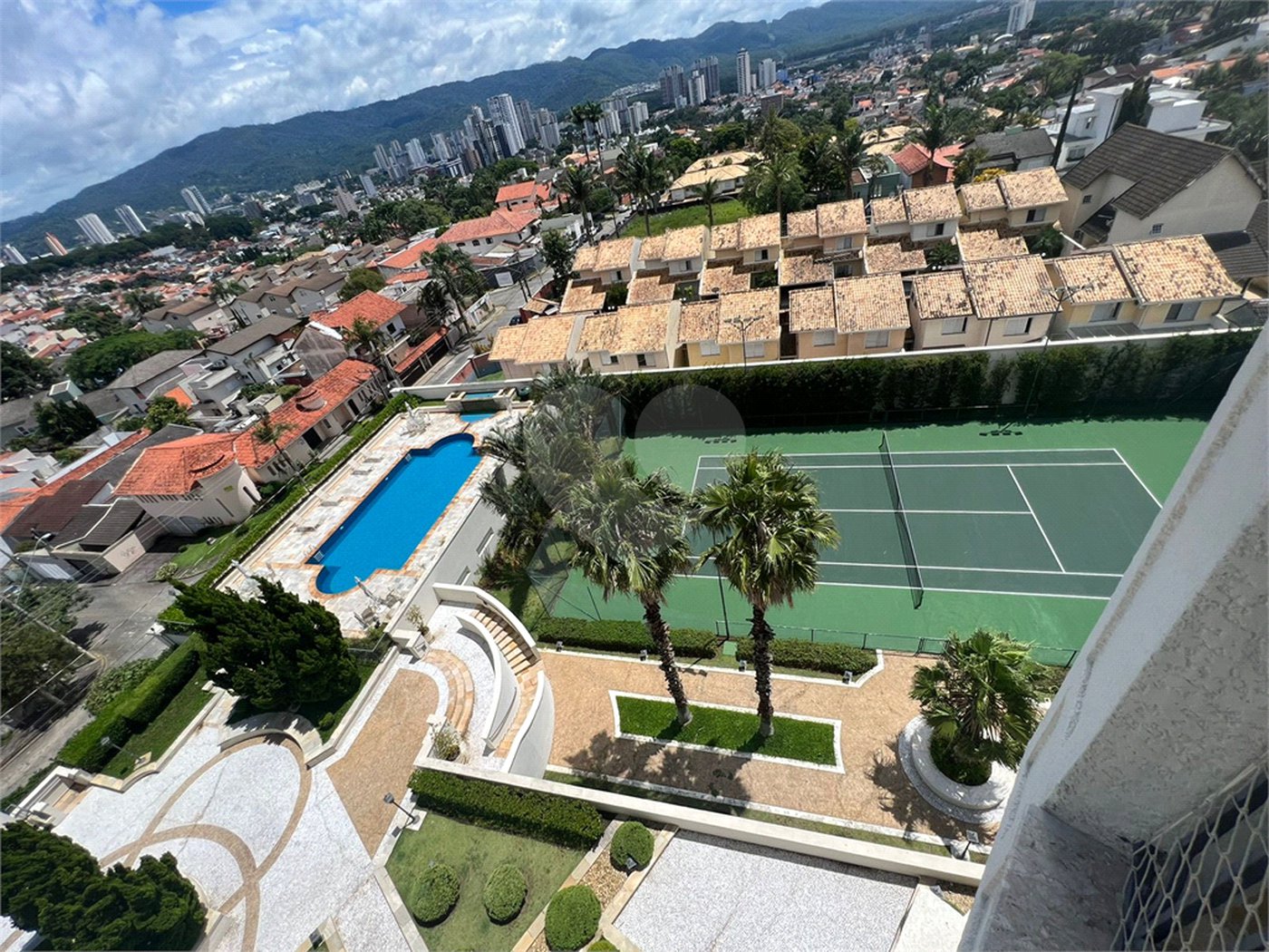 Apartamento à venda com 4 quartos, sendo 2 suítes,  em Vila Oliveira, Mogi das Cruzes, SP