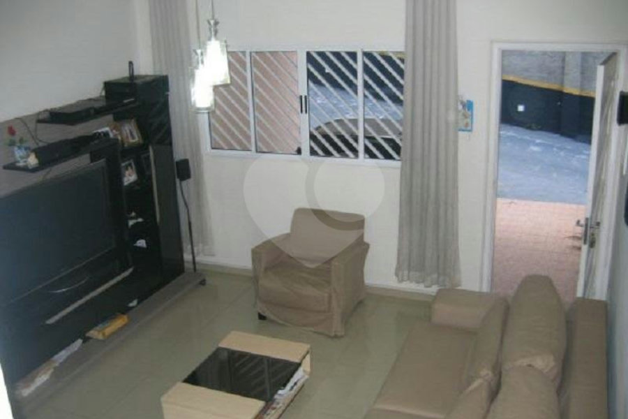 Casa à venda com 3 quartos, sendo 1 suíte, no condomínio Residencial Maracujás, São Paulo - SP