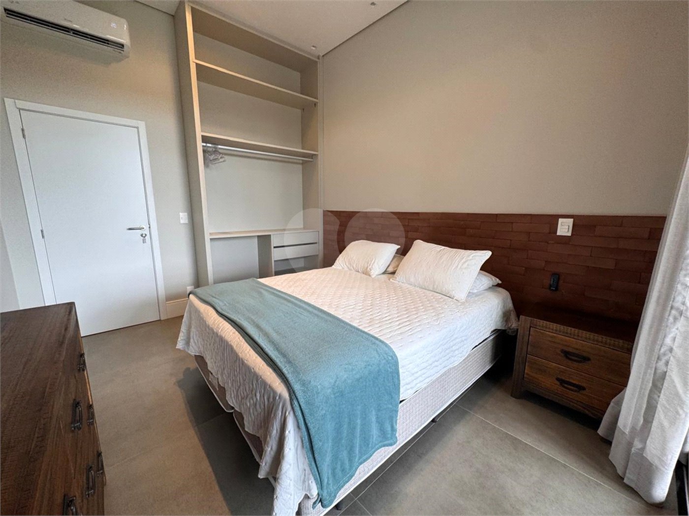 Casa à venda com 6 suítes no condomínio Vila Pinhal, Itirapina - SP
