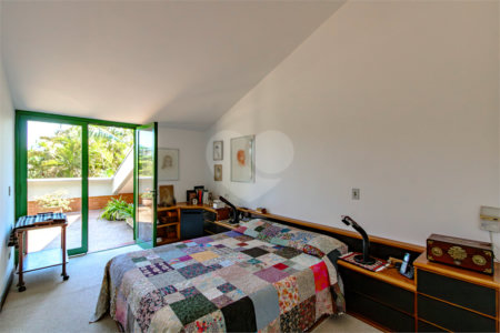 Casa à venda com 4 quartos, sendo 1 suíte,  em Jardim Leonor, São Paulo, SP