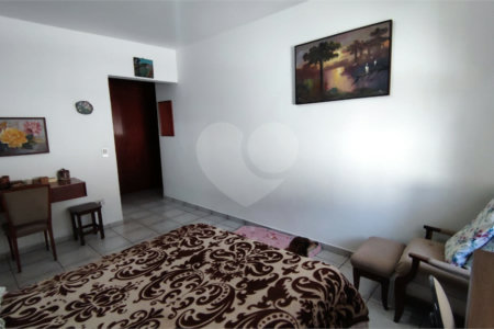 Sobrado à venda com 4 quartos, sendo 2 suítes, em Interlagos, São Paulo, SP