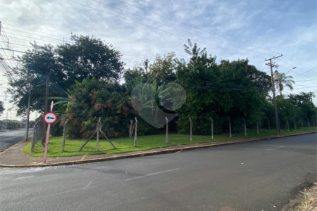 Terreno à venda com 1 suíte no Centro, Araraquara, SP