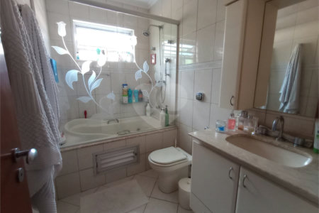 Sobrado à venda com 4 quartos, sendo 1 suíte,  em Jardim Prudência, São Paulo, SP