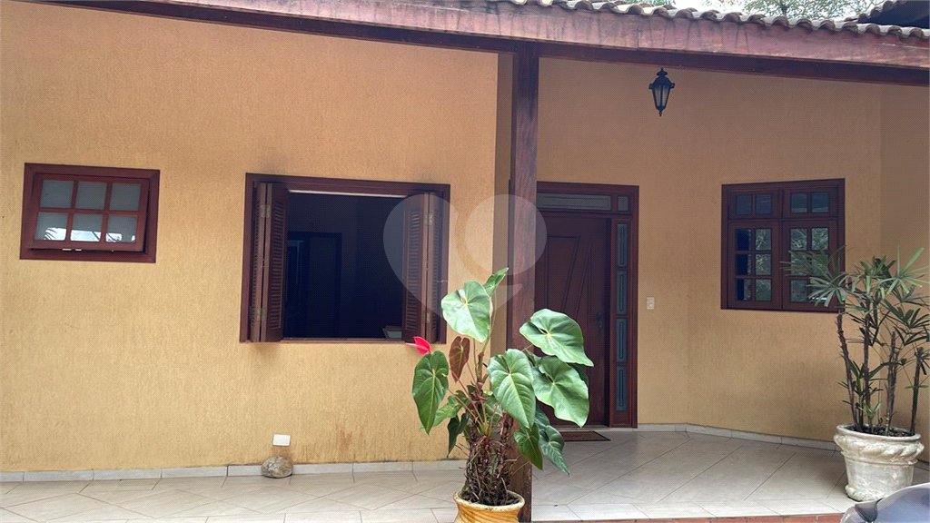 Casa à venda ou para alugar com 3 suítes no condomínio Alpes da Cantareira, Mairiporã - SP