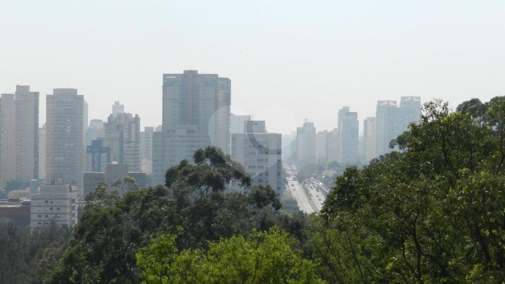 Apartamento à venda com 3 quartos, sendo 1 suíte, em Alto da Boa Vista, São Paulo, SP