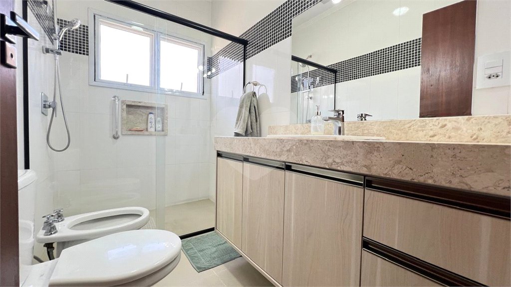 Casa à venda com 3 suítes no condomínio Haras Paineiras, Salto - SP