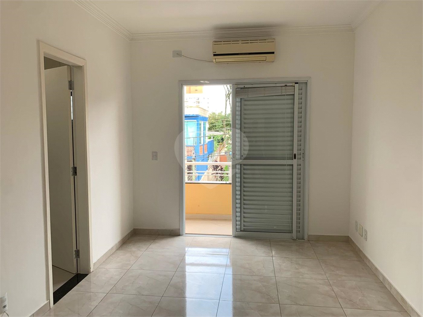 Sobrado à venda com 4 quartos, sendo 1 suíte, em Vila Campo Grande, São Paulo, SP