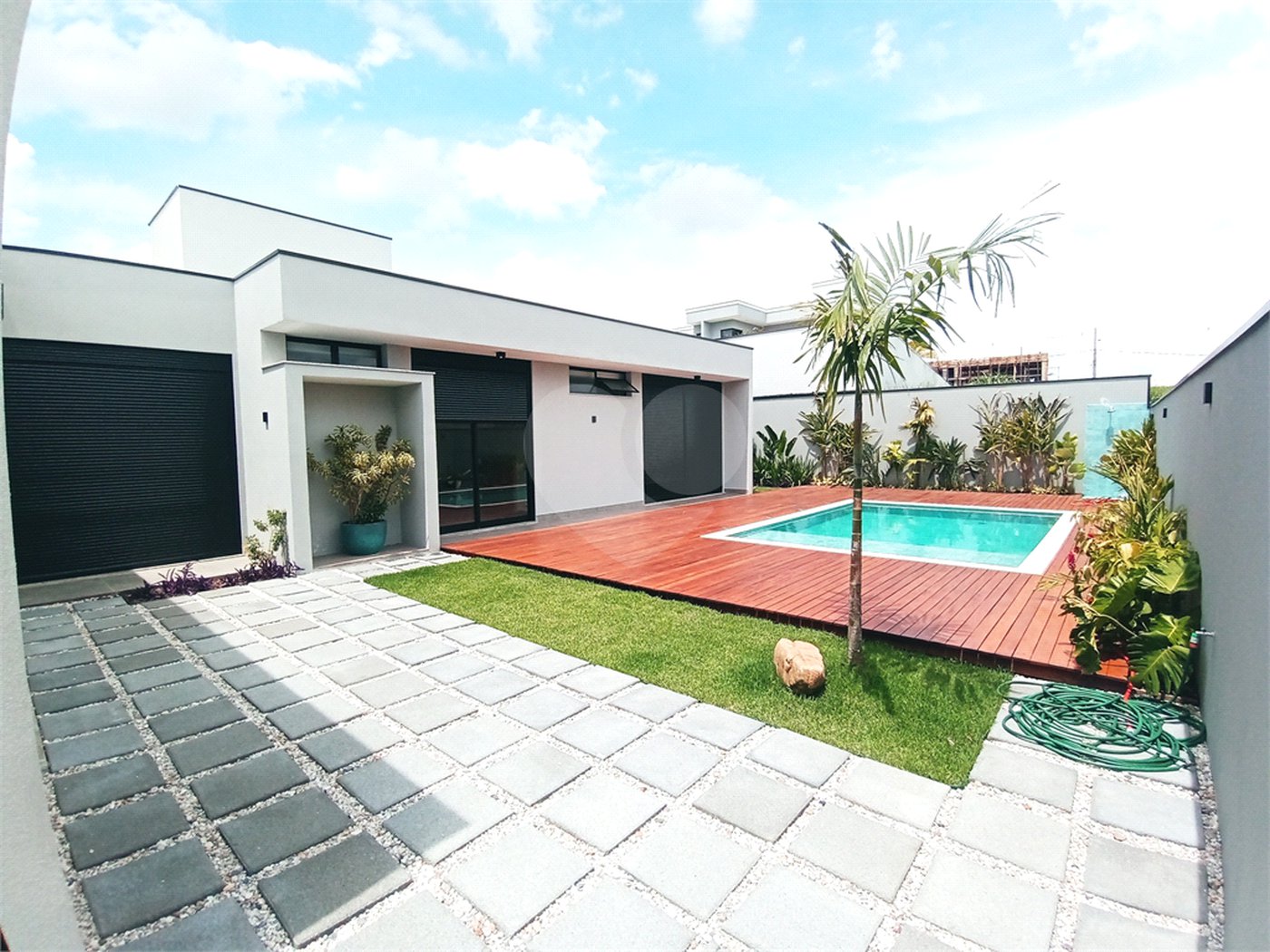 Casa à venda com 3 suítes no condomínio Campo de Toscana, Vinhedo - SP