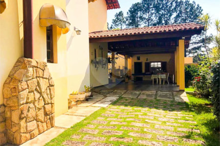 Casa à venda com 3 quartos, sendo 1 suíte,  no condomínio Vivenda das Vinhas, Vinhedo - SP