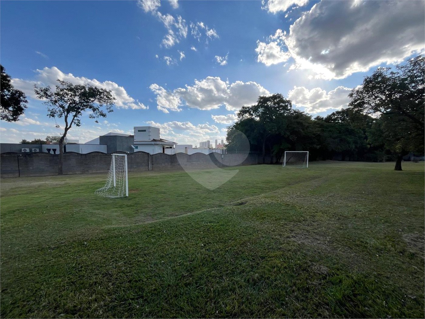 Casa à venda com 3 quartos, sendo 1 suíte, no condomínio Villa Suiça, Sorocaba - SP