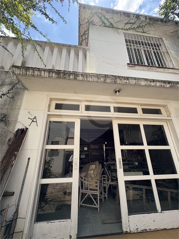 Sobrado à venda com 6 quartos, sendo 1 suíte, em Vila Nova Conceição, São Paulo, SP