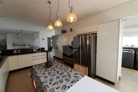 Casa à Venda no Condomínio Damha III – Elegância e Conforto para sua Família