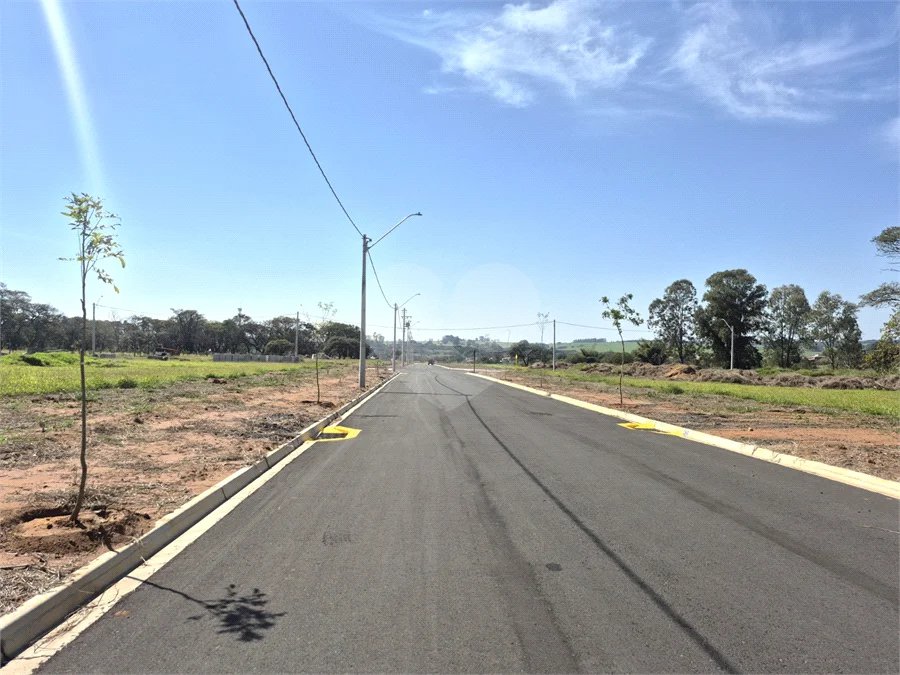 Terreno comercial á venda no condomínio Jardim Larine