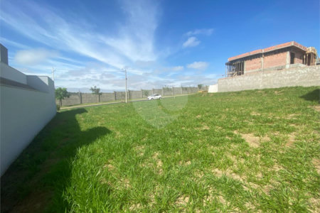 Lote no Condomínio Village Damha IV