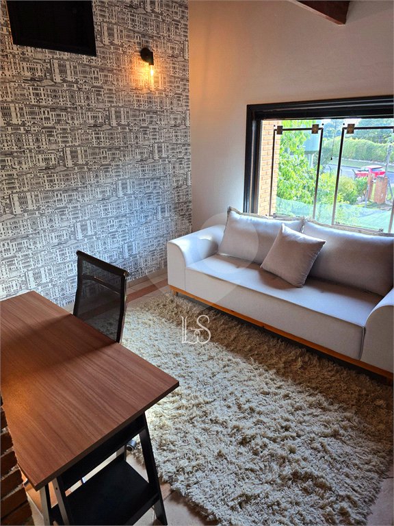 Indaiatuba- Vale das Laranjeiras - Vista dos fundos para o lago - Casa assobradada - 3 pisos, 4 quartos, 2 suítes, uma com hidro ,escritório, sala 3 ambientes, lareira, lavabo,cozinha ampla, despensa, lavanderia, churrasqueira, forno pizza, 6 wcs, piscina, jardim despensa, garagem, segurança