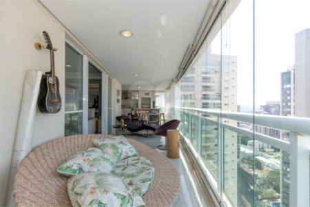 Apartamento à venda com 4 quartos, sendo 3 suítes,  em Vila Romana, São Paulo, SP