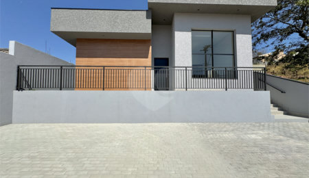 Casa Térrea à venda com 3 quartos, sendo 1 suíte,  em Pinheirinho, Atibaia, SP