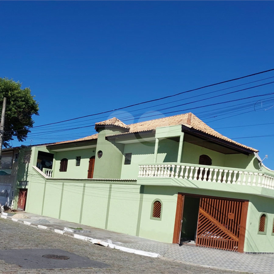 Casa à venda com 2 quartos, sendo 1 suíte, em Vila Maria de Maggi, Suzano, SP