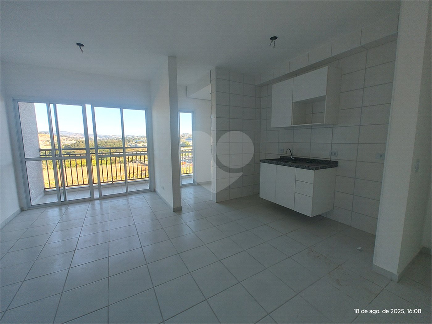 Apartamento para alugar com 3 quartos, sendo 1 suíte,  em Jardim das Palmeiras, Atibaia, SP