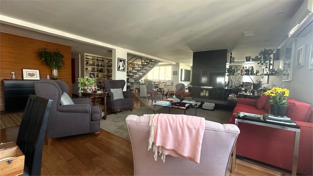 Apartamento à venda com 3 quartos, sendo 2 suítes, em Jardim Paulista, São Paulo, SP