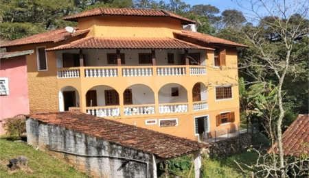 Sobrado à venda com 3 quartos, sendo 2 suítes, em Serra da Cantareira, Mairiporã, SP