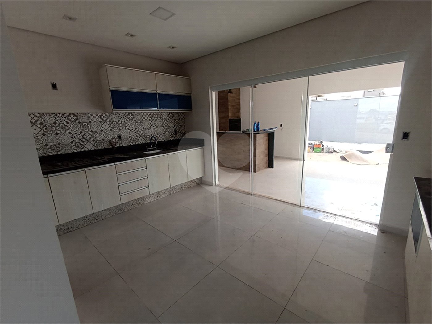 Casa à venda com 3 quartos, sendo 1 suíte, no condomínio Residencial Golden Ville, Itapetininga - SP