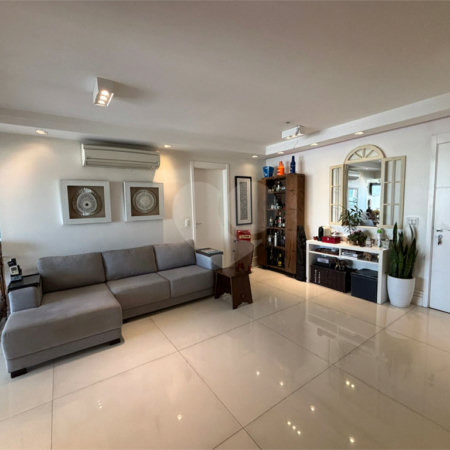 Apartamento à venda com 3 quartos, sendo 1 suíte,  em Santo Amaro, São Paulo, SP