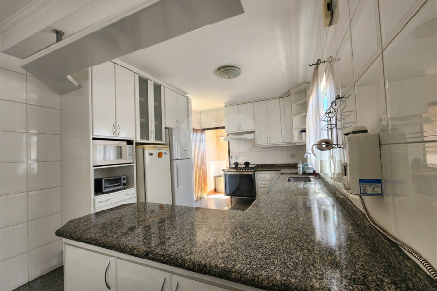 Sobrado à venda com 3 quartos, sendo 1 suíte, em Vila Constança, São Paulo, SP