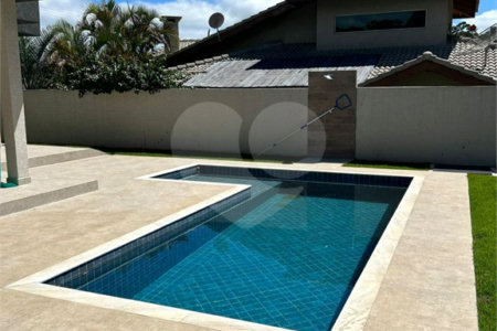 Casa à venda com 3 suítes no condomínio Shamballa 1, Atibaia - SP