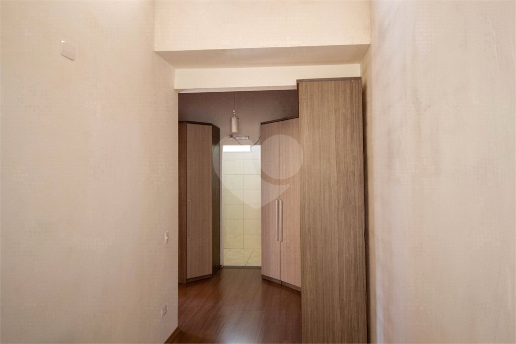 Sobrado à venda com 4 quartos, sendo 1 suíte,  em Vila Aguiar, São Roque, SP