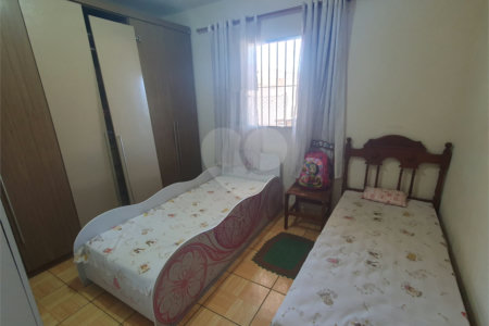 Casa Térrea à venda com 3 quartos, sendo 1 suíte, no Centro, Poá, SP