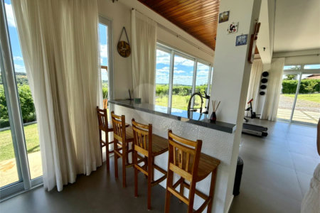 Casa à venda com 2 suítes em Loteamento de Chácaras Arumã, Sarapuí, SP