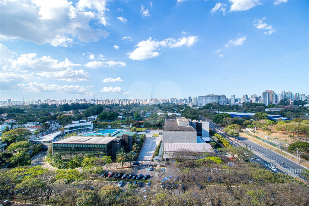 Apartamento à venda com 4 suítes em Moema, São Paulo, SP