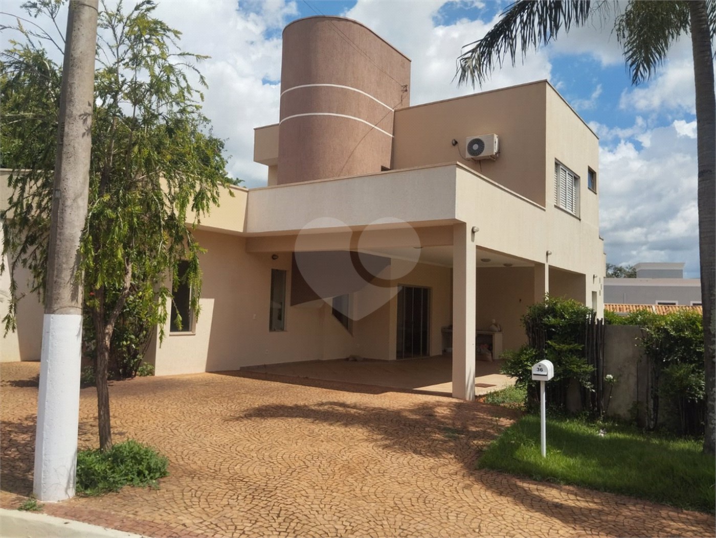 Sobrado à venda com 4 quartos, sendo 3 suítes, em Altos do Jaraguá, Araraquara, SP