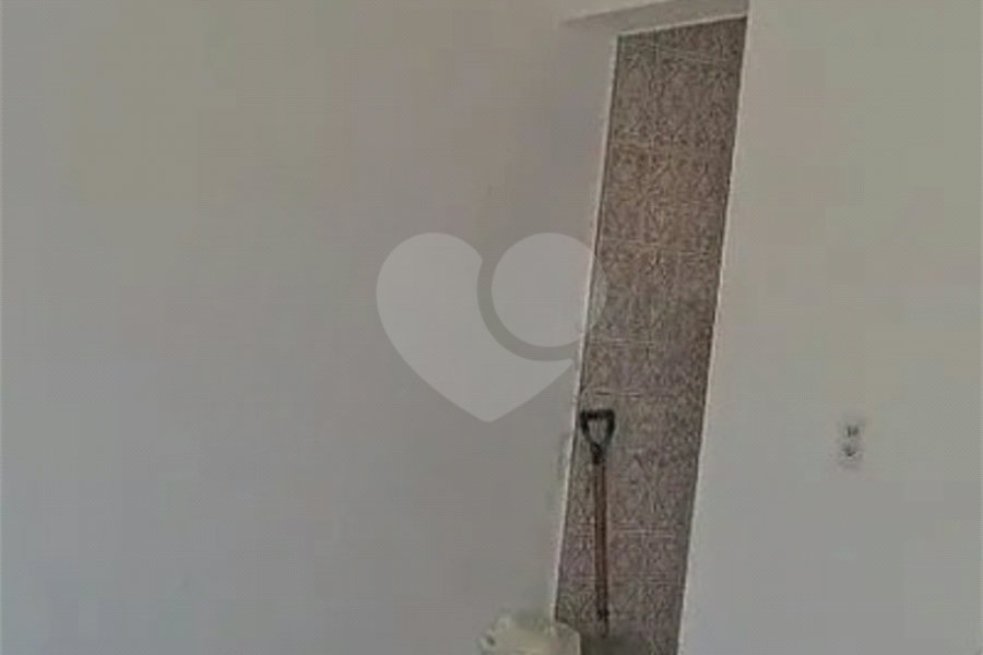 Sobrado à venda com 2 quartos em Vila Zat, São Paulo, SP