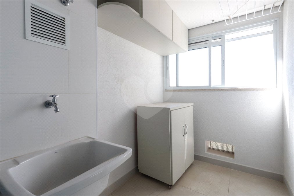 Apartamento à venda com 3 suítes em Vila Anastácio, São Paulo, SP