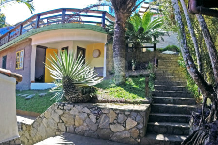 Casa à venda com 8 quartos, sendo 4 suítes, em Alto de Búzios, Armação dos Búzios, RJ