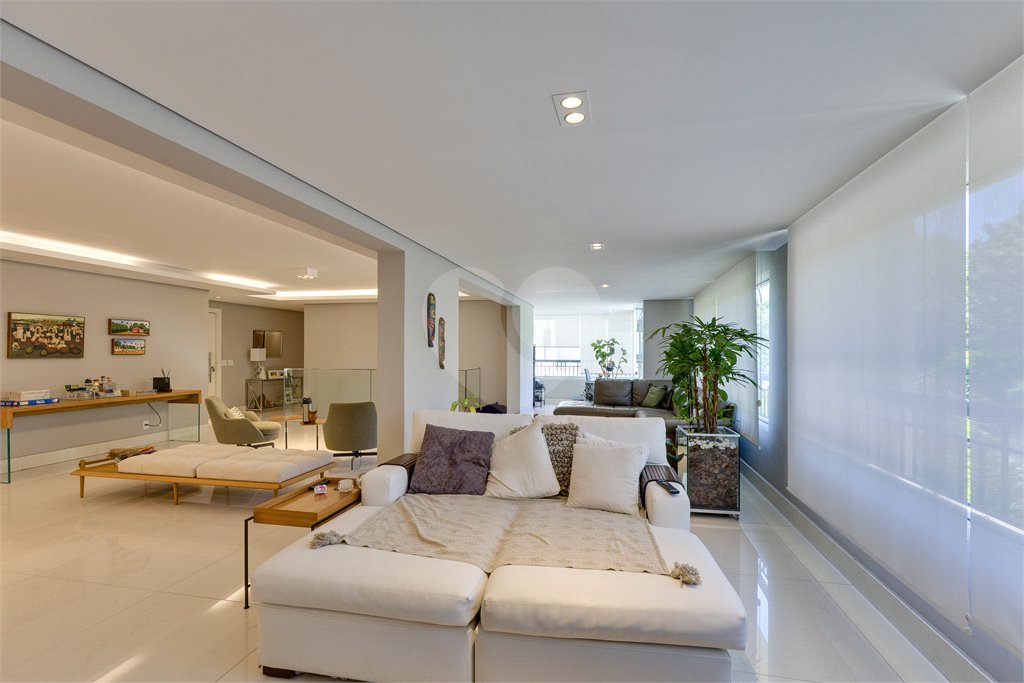 Duplex à venda ou para alugar com 4 suítes em Alto da Boa Vista, São Paulo, SP