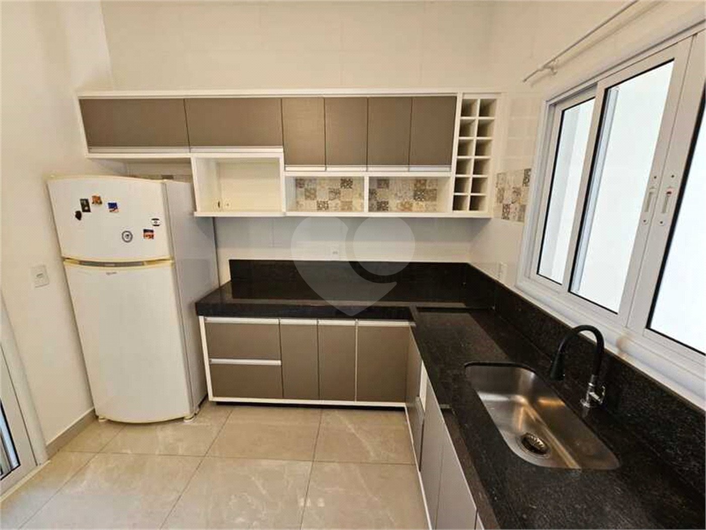 Casa à venda com 3 quartos, sendo 1 suíte, no condomínio Vista Verde, Indaiatuba - SP