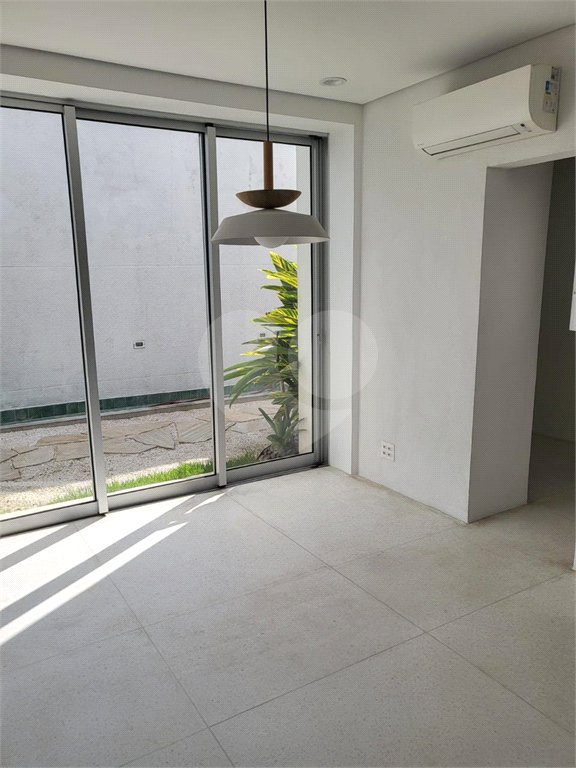 Sobrado à venda ou para alugar com 3 quartos, sendo 1 suíte, em Água Branca, São Paulo, SP