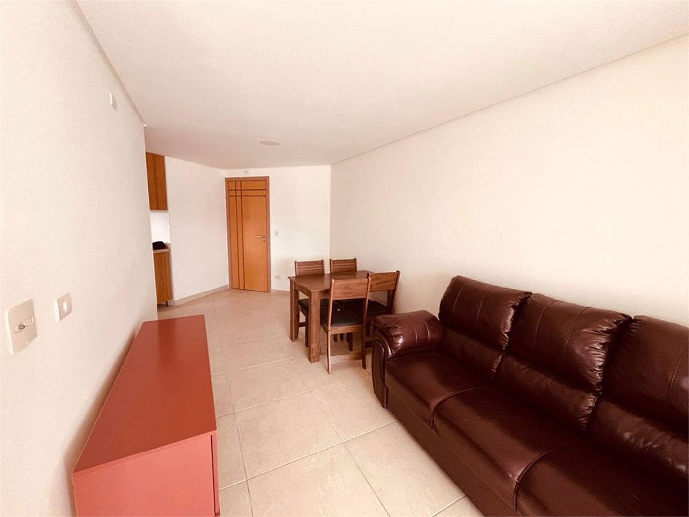 Apartamento com Varanda Gourmet em Condomínio Clube na Enseada – 2 Dormitórios