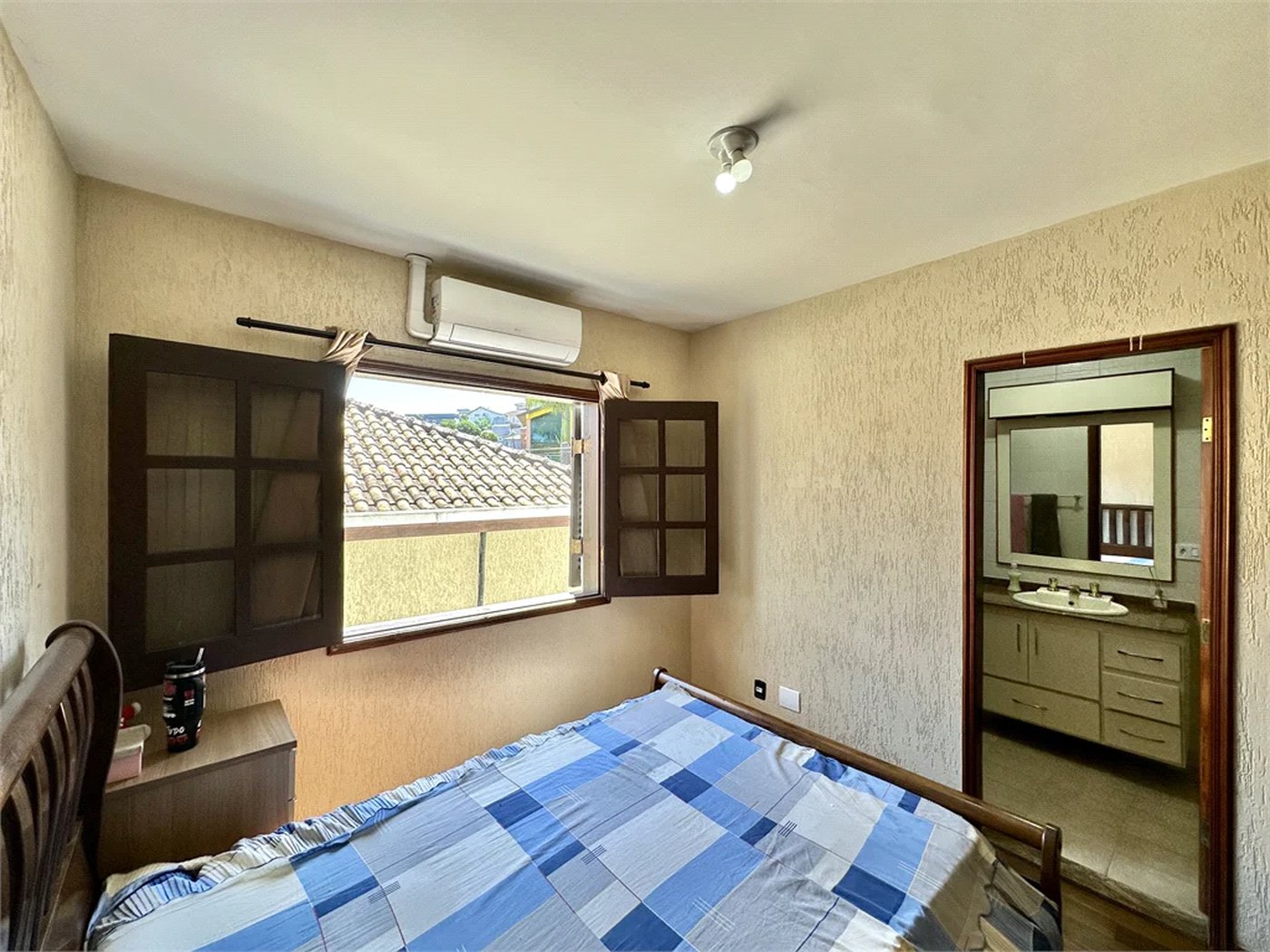 Casa à venda com 5 quartos, sendo 4 suítes, no condomínio Parque dos Príncipes, São Paulo - SP